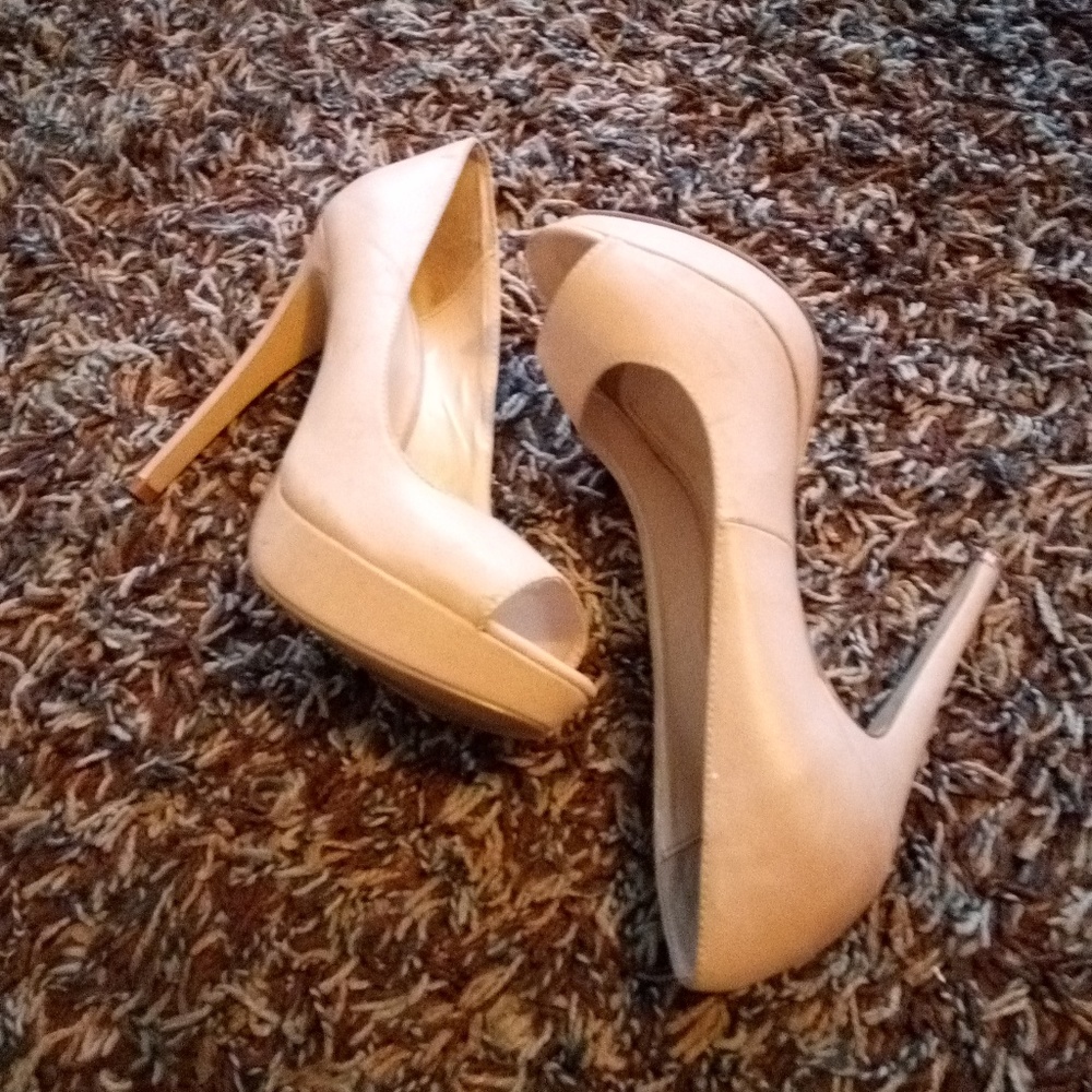 Women's heels size 8